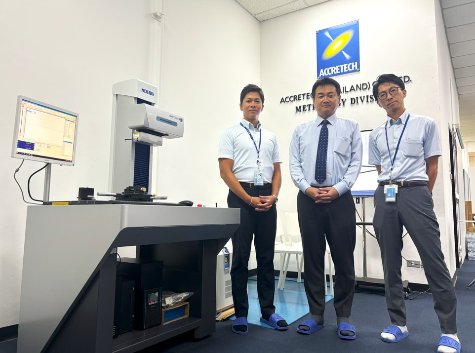 Uno accretech staff.jpg